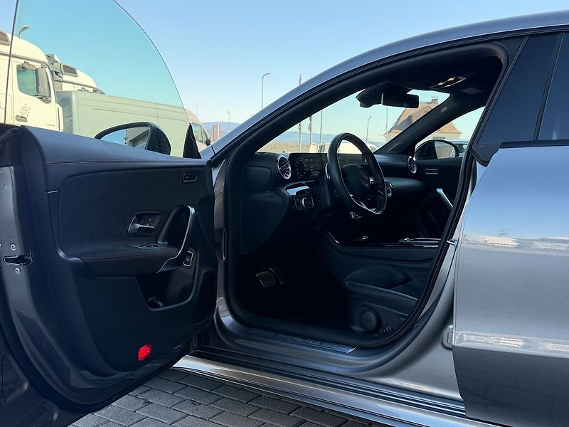 Mercedes-Benz CLA 200 d AMG Style Edition - fotka 22 z 30