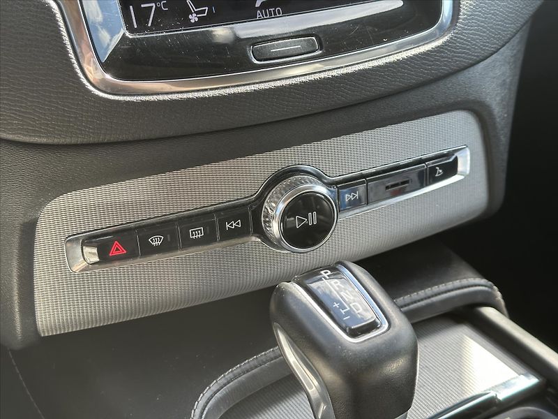 Volvo XC90 2,0 D 165kW Inscription CZ - fotka 27 z 38