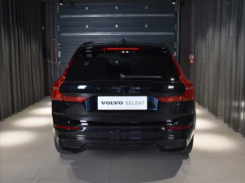 Volvo XC60 2,0 T6 AWD PLUS Black Edition - fotka 6 z 26