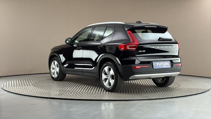 Volvo XC40 2.0 T3 AUT Momentum Pro - fotka 2 z 27