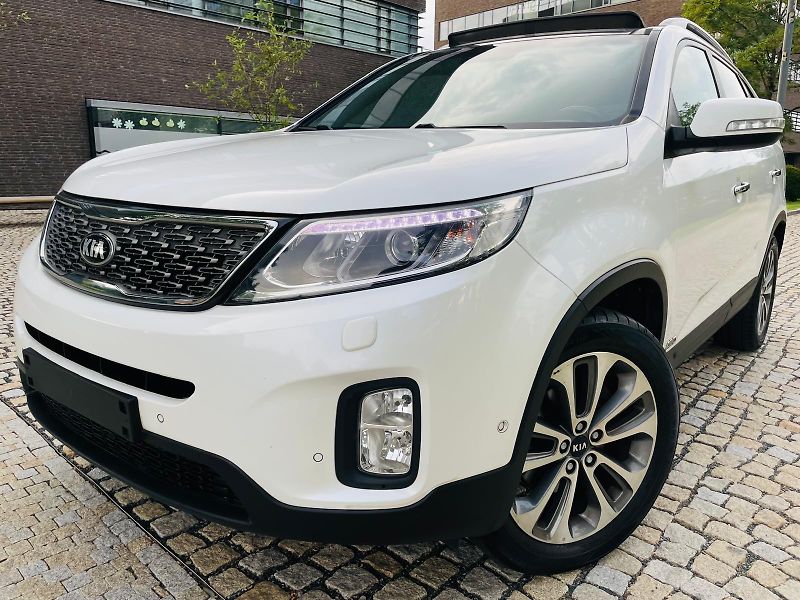 Kia Sorento 2.2D 4x4 MANUÁL KAMERA TAŽNÉ - fotka 2 z 48