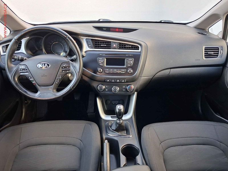Kia Ceed (2017) 1.4CRDI, ČR, AC, výhřev sed. - fotka 8 z 15
