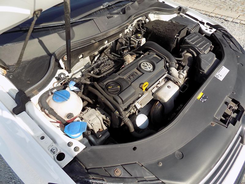 Volkswagen Passat 1,4 TSI 90 KW AUTOKLIMA VÝHŘEV - fotka 36 z 42