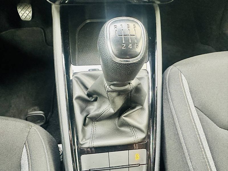 Škoda Scala Selection 1,0TSI 85kW MT6/J596 - fotka 16 z 25