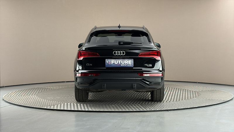 Audi Q5 2.0 40TDI S Tronic Quattro SLi - fotka 5 z 32