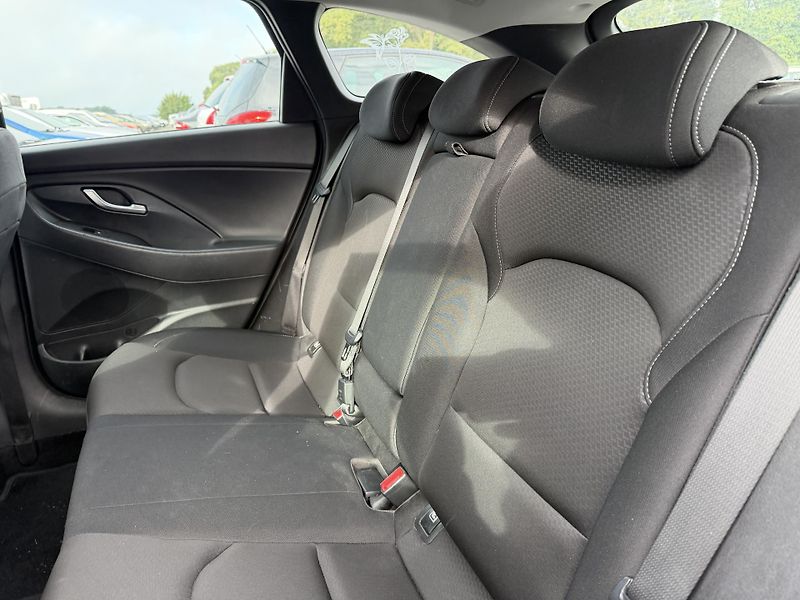 Hyundai i30 1.6 CRDi - fotka 12 z 23
