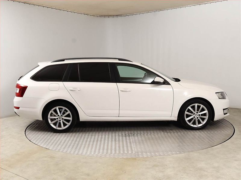 Škoda Octavia (2014) Ambition 1.6 TDI, Automat - fotka 6 z 15