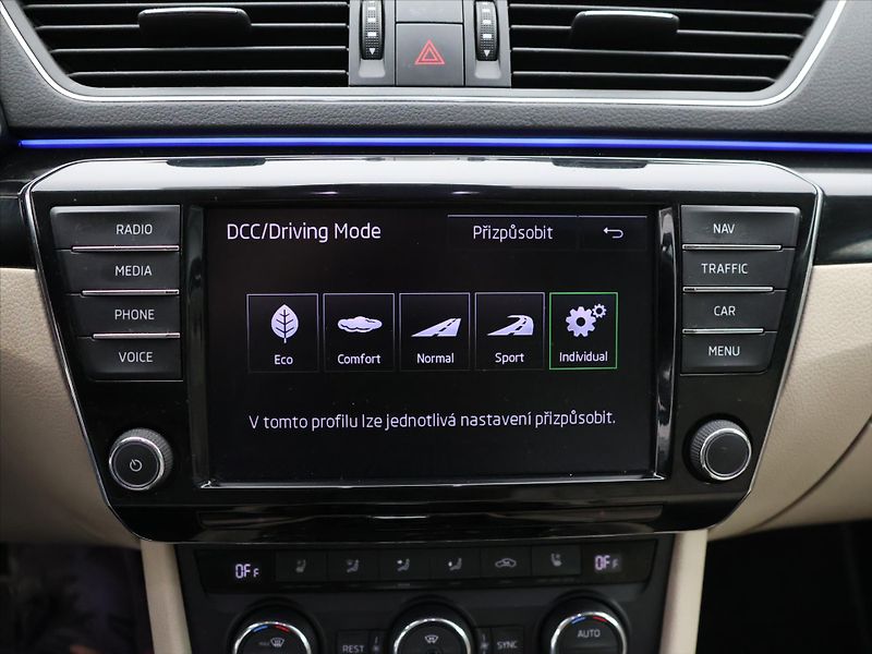 Škoda Superb 1,8 TSI 132kW DSG CZ L&K - fotka 30 z 42