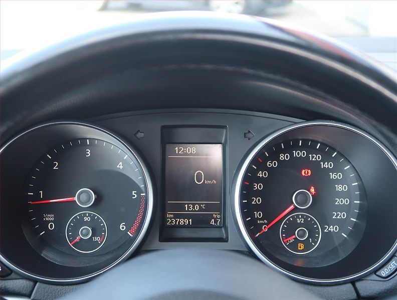 Volkswagen Golf (2010) 1.6 TDI, po STK, Tažné - fotka 11 z 14