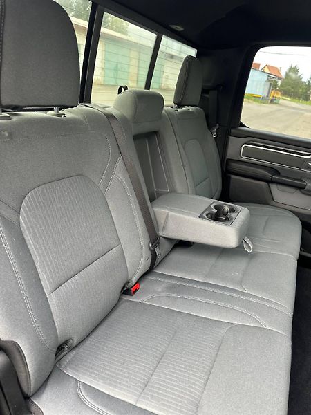 Dodge RAM (2021) 1500 BIG HORN 5.7 V8 HEMI 4x4 - fotka 16 z 31