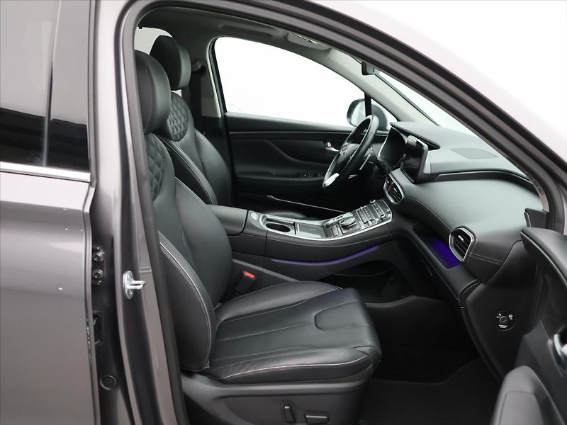 Hyundai Santa Fe 2,2 CRDI 142kW Style 4x4CZ DPH - fotka 13 z 36