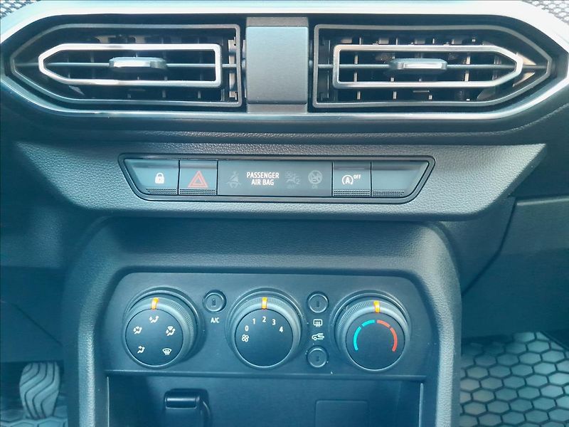 Dacia Sandero 1,0 SCe 49kW - fotka 34 z 48