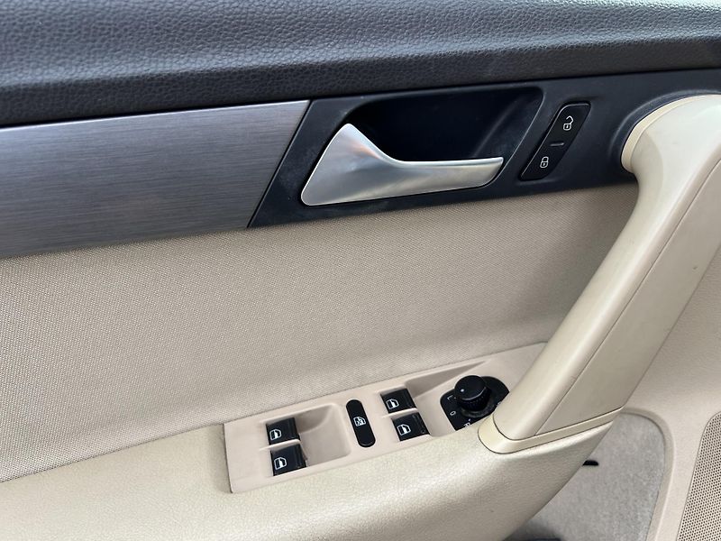 Volkswagen Passat 2.0 TDi 103 kW DSG BIXENON - fotka 12 z 19