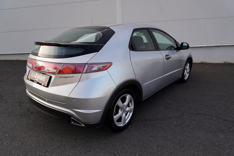 Honda Civic 1.4 i-Vtec ELEGANCE - fotka 10 z 21