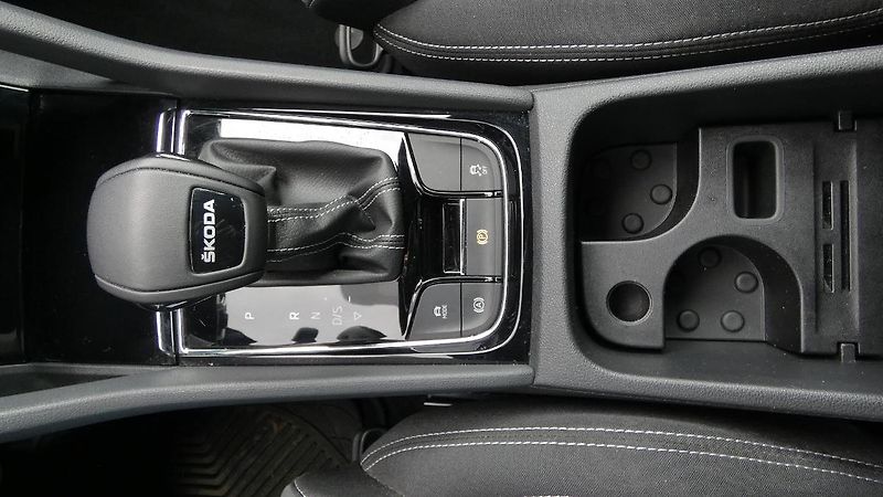 Škoda Karoq 1,5 TSI Sportline DSG - fotka 18 z 25