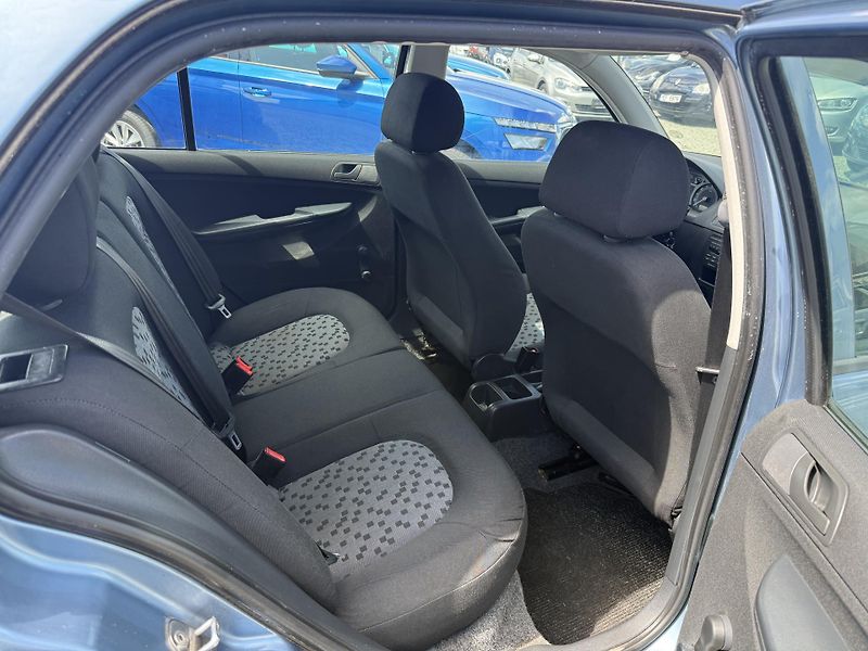 Škoda Fabia 1.2 HTP - fotka 11 z 13