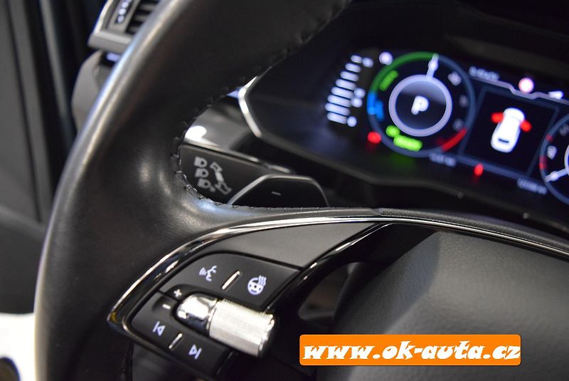 Škoda Superb 1.4 TSI iV LAURIN & KLEMENT  - fotka 45 z 77