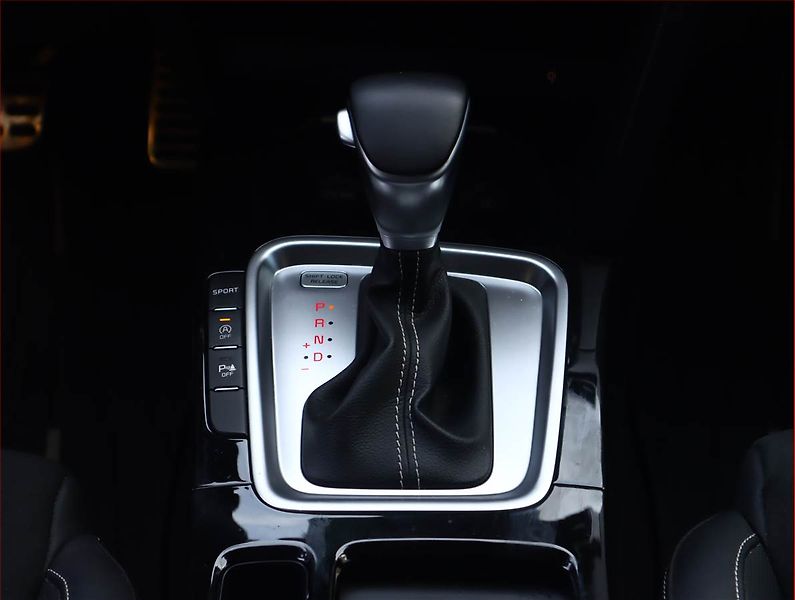 Mercedes-Benz GLA (2014) 220 CDI 4MATIC, 4X4 - fotka 11 z 18