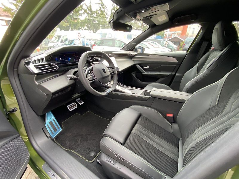 Peugeot 408 (2026) GT Hybrid 145 e-DCS6 - fotka 11 z 19