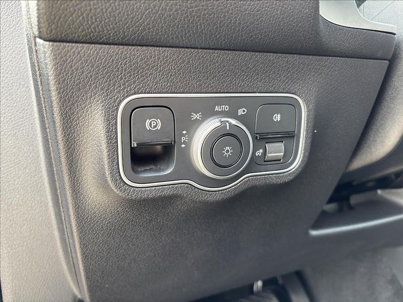 Mercedes-Benz GLB 2,0 200d 110kW 4Matic DCT - fotka 23 z 45