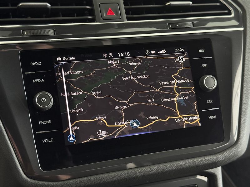 Volkswagen Tiguan Allspace 2,0 TDi  DSG 4x4 R-Line Matrix - fotka 37 z 45