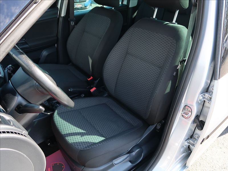 Škoda Roomster 1,2 TSi,63kW,1majČR,klima,tažn - fotka 10 z 22