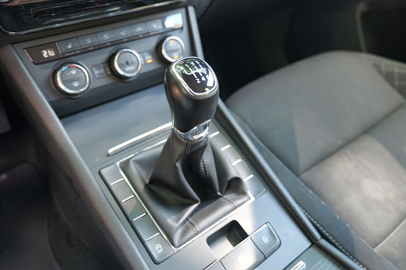 Škoda Superb 1.4 TSI Smartlink DAB PDC - fotka 25 z 28