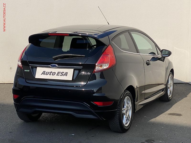 Ford Fiesta (2015) 1.0 EB, Titanium, výhřev sed - fotka 4 z 17