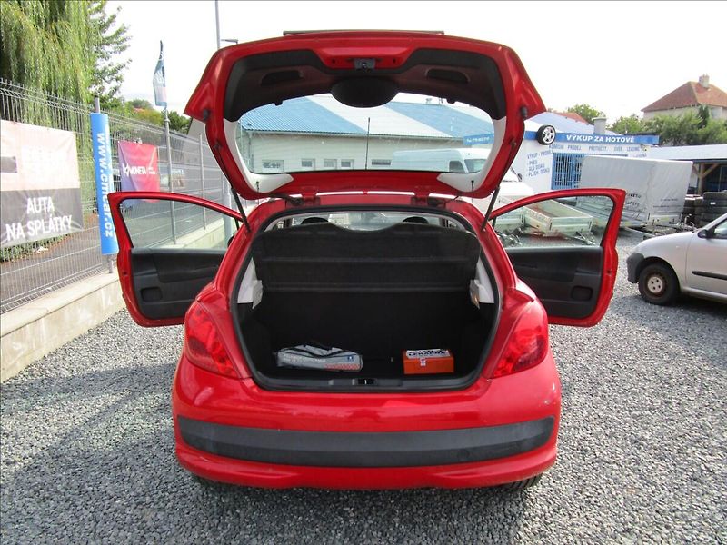 Peugeot 207 1.4i 54kW - fotka 27 z 35