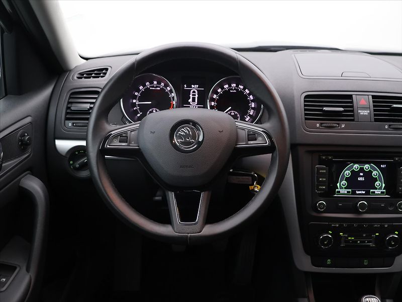Škoda Yeti 2,0 TDI 4x4 Outdoor Xenon 1.Ma - fotka 16 z 27