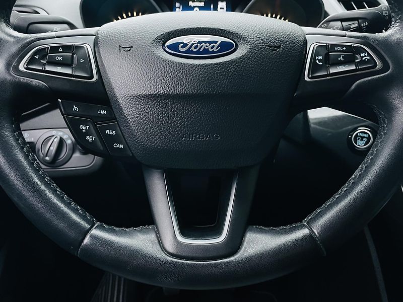 Ford Kuga 2.0TDCi MAN FACELIFT SERVISKA - fotka 33 z 45