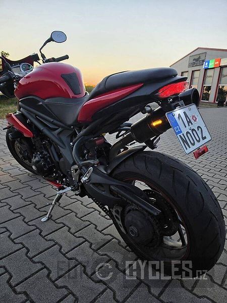 Triumph Speed Triple (2015) - fotka 16 z 19