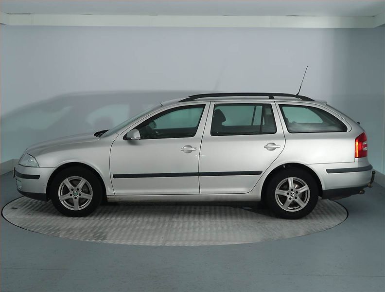 Škoda Octavia (2007) Ambiente 2.0 TDI, Automat - fotka 3 z 14