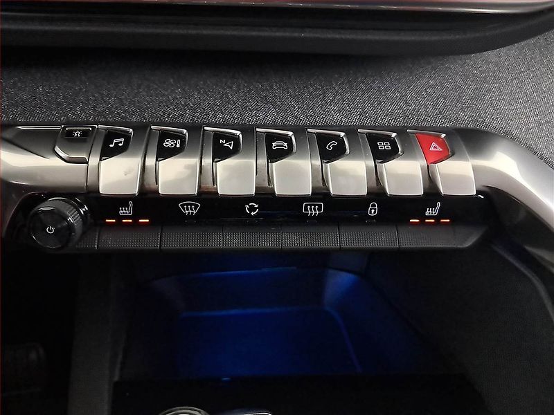 Peugeot 3008 (2017) 1.6 BlueHDi, Automat - fotka 13 z 20