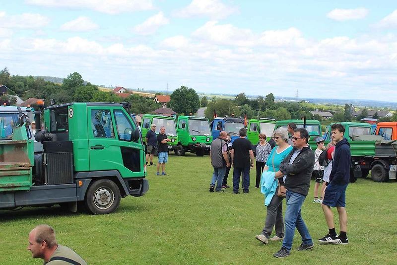 Sraz multikár v Přísece se vydařil, přijelo 75 těchto populárních strojů.