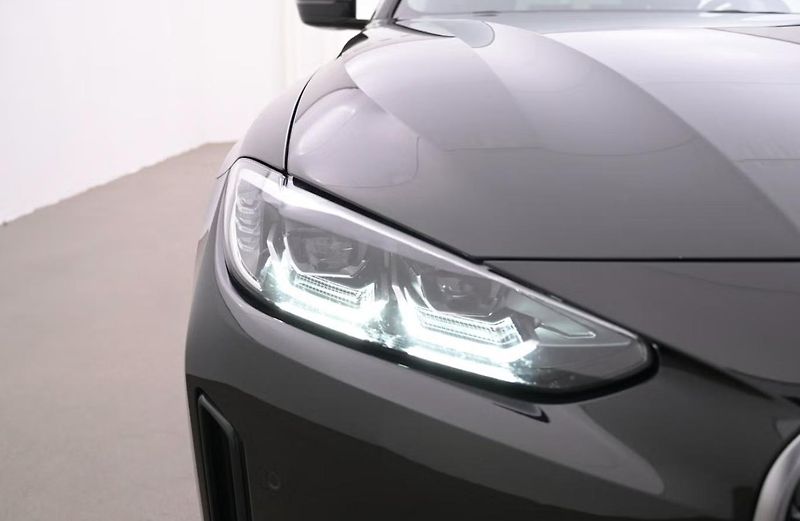 BMW i4 eDrive40 GC SoH 96% Tažné Kam - fotka 25 z 26