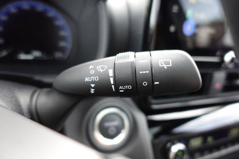 Toyota Yaris Cross 1,5 HEV Executive Tech VIP - fotka 30 z 36