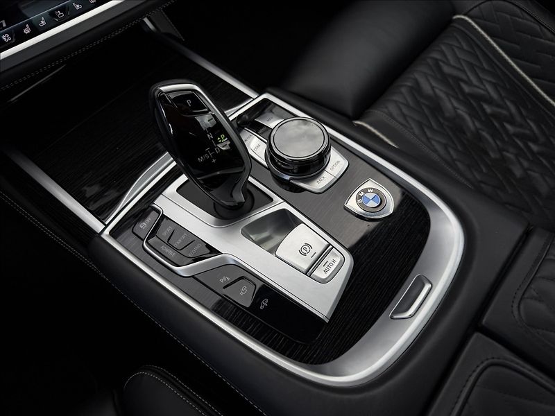 BMW Řada 7 740D Long Individual - fotka 18 z 46