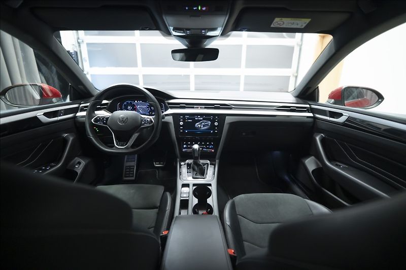 Volkswagen Arteon 2,0 TDI DSG R-LINE 1. MAJ ČR - fotka 10 z 36