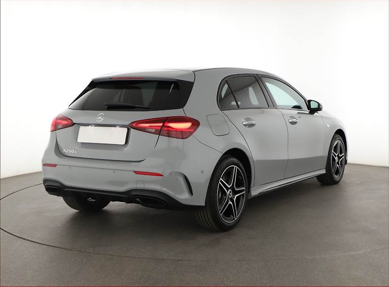 Mercedes-Benz Třídy A (2025) A 250 e, AMG LINE - fotka 5 z 30