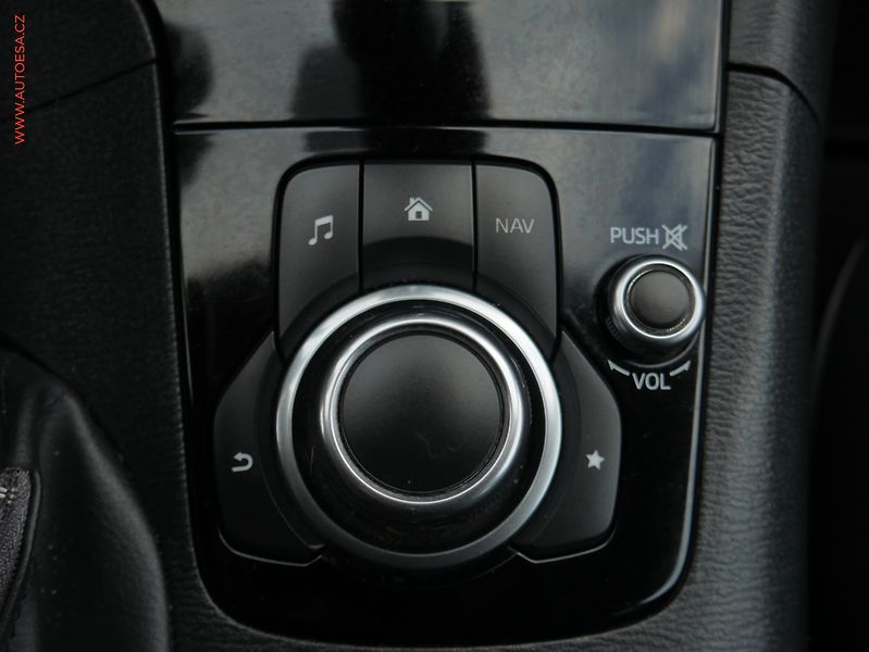 Mazda 3 (2014) 2.0 i, Sport, navi, xenon - fotka 15 z 22