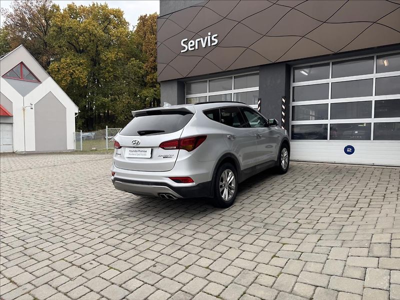 Hyundai Santa Fe 2,2 CRDi Style 4x4 - fotka 2 z 17