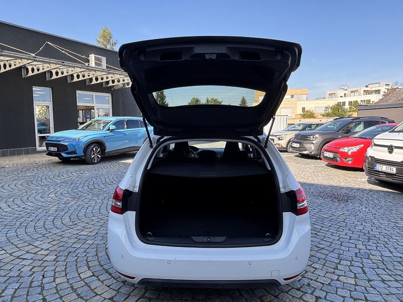 Peugeot 308 SW 1,2 PureTech 130k MAN6  - fotka 8 z 13