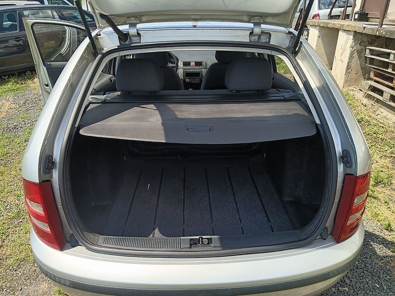 Škoda Fabia 1.2 HTP Classic Combi - fotka 14 z 21