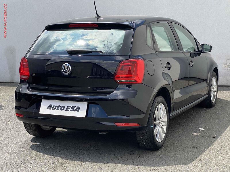 Volkswagen Polo (2015) 1.0 MPi, Comfortline, výhřev - fotka 4 z 17