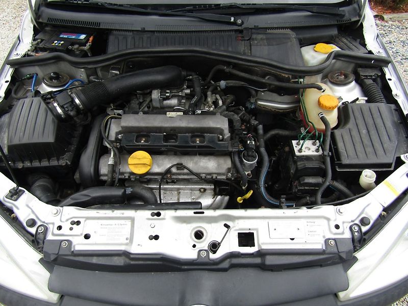 Opel Corsa (2002) GSi 1.8 16VC 92kW - fotka 34 z 38