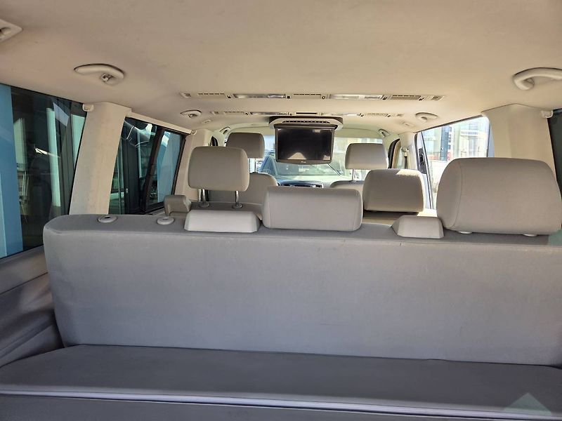 Volkswagen Multivan (2010) 2.0 TDI DSG 132kW - fotka 22 z 27