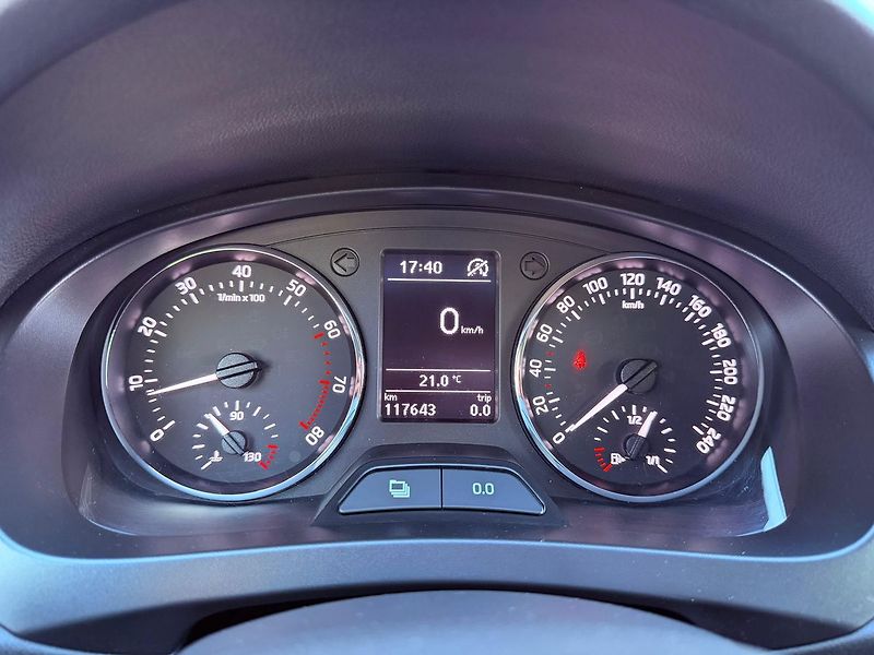 Škoda Octavia 2.0 TDi Elegance, Navi - fotka 17 z 27