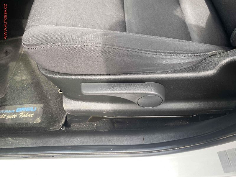 Hyundai ix20 (2015) 1.6i, CrossLine, AT, TZ - fotka 14 z 17