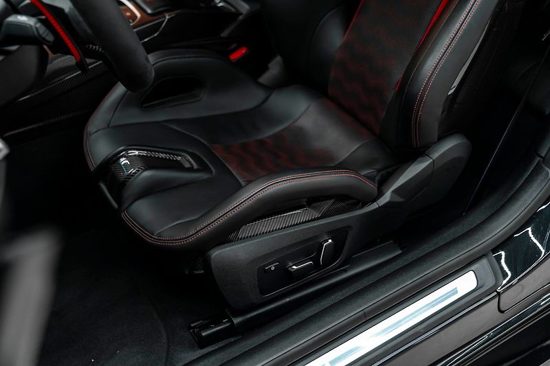BMW M4 CS, H/K, Driving Pro, Karbón - fotka 9 z 24